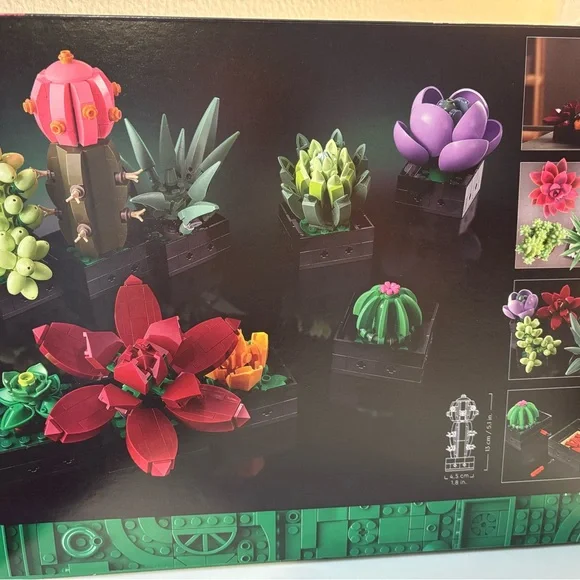 NWT | LEGO Botanical Collection | Succulents - Picture 2 of 3